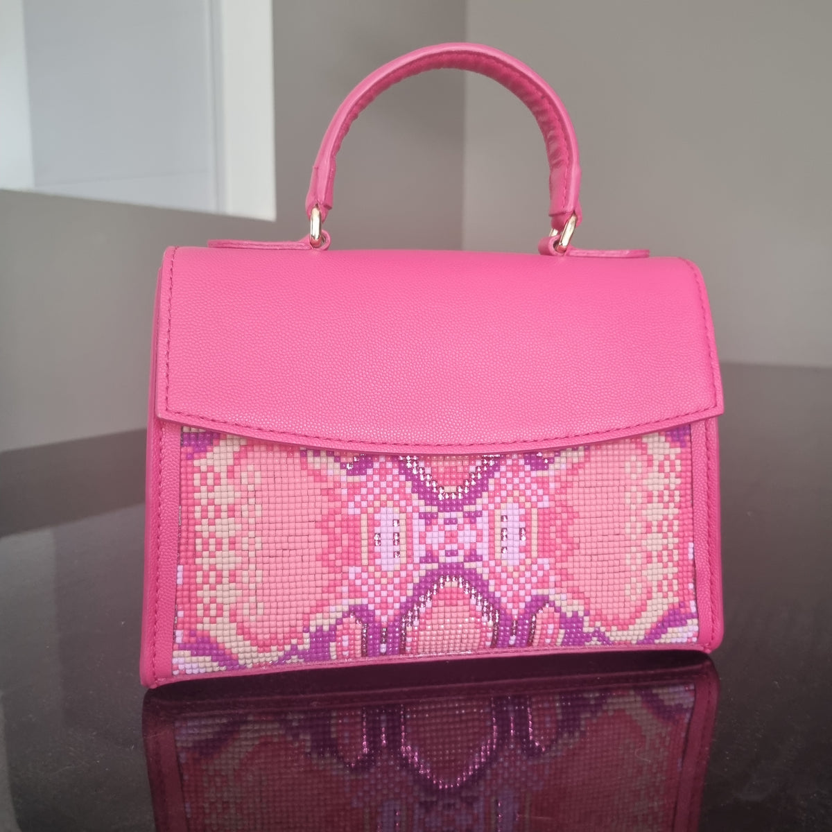 Panel als Front einer kleinen Tasche