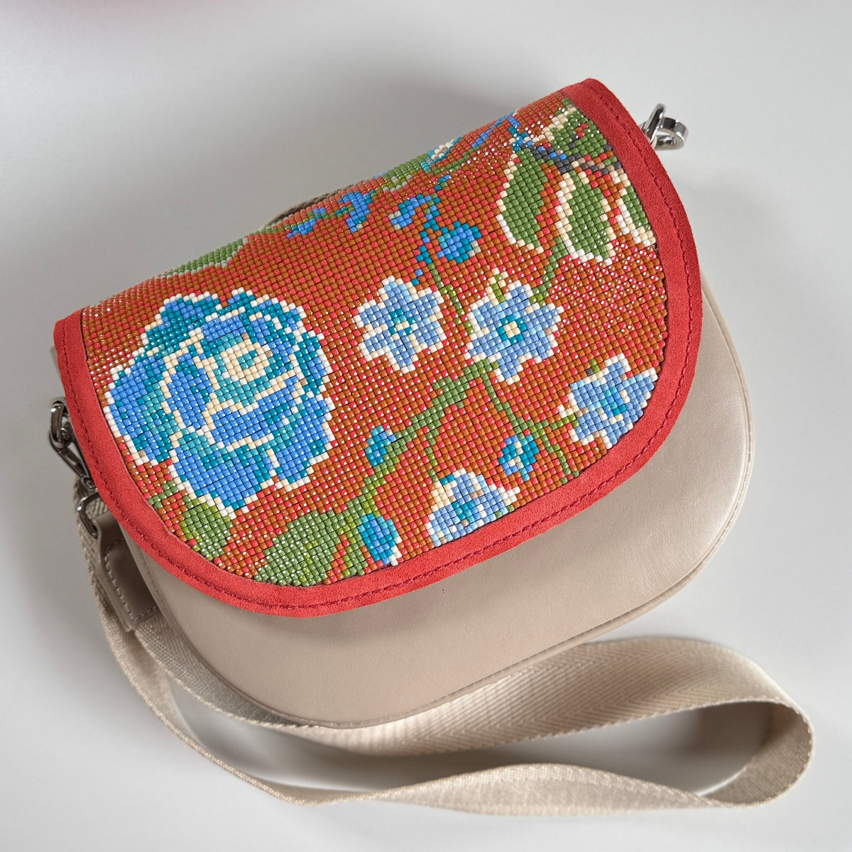 Panel als Tauschklappe einer Tasche
