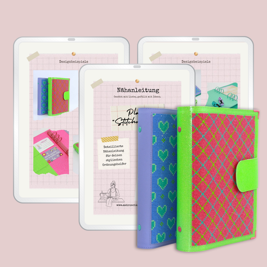 Produktfoto der Nähanleitung „Stitch’n’Plan“ von Matroschka Handmade: auf drei Tablet-Mockups sind Seiten des E-Books zu sehen, davor stehen zwei A5-Planer mit grüner und lila Micromosaic-Front.