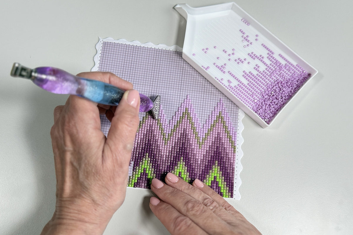 Freestyle-Panel, halb gesetzt, Hand mit Setzstift